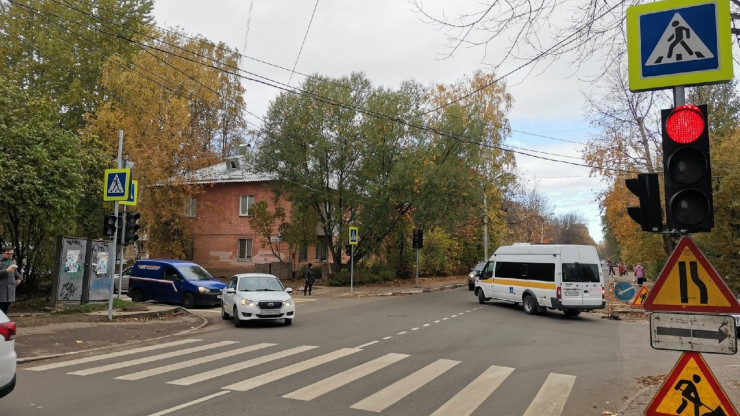 В Твери на улице Склизкова заработал новый светофор - новости ТИА