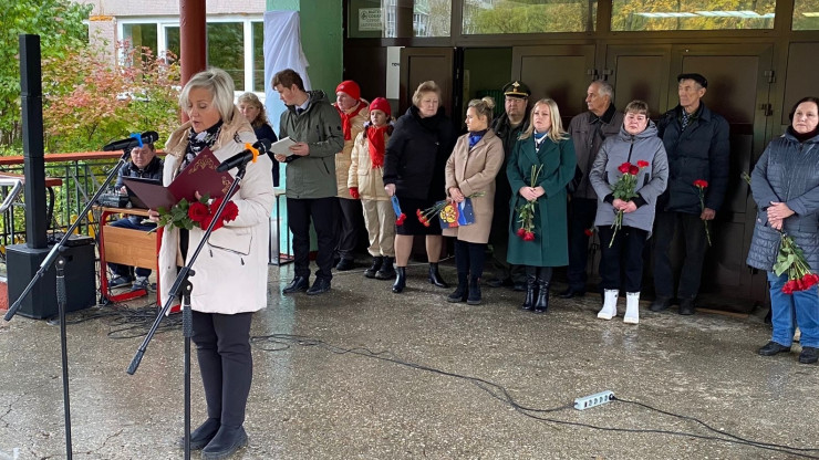 В гимназии Осташкова открыли мемориальные доски в честь погибших на СВО земляков - новости ТИА