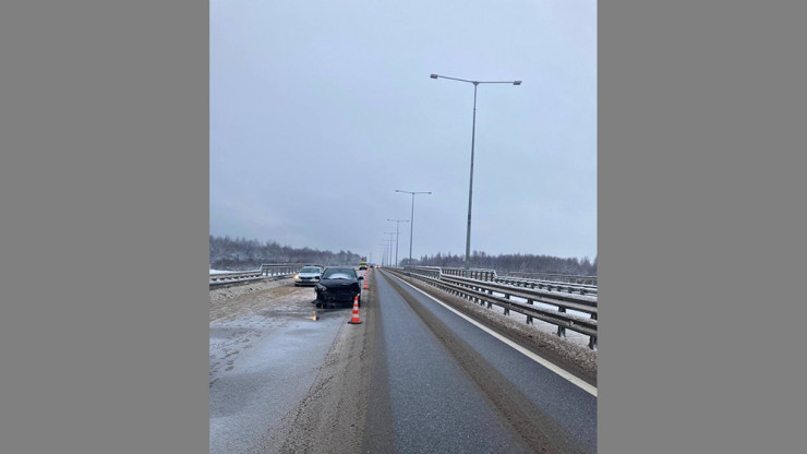В Тверской области трассе М-11 водитель несколько раз въехал в ограждение - новости ТИА