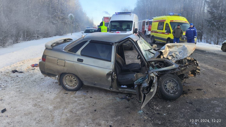 На трассе М-9 в Тверской области в тумане столкнулись пять машин, есть пострадавшие - новости ТИА