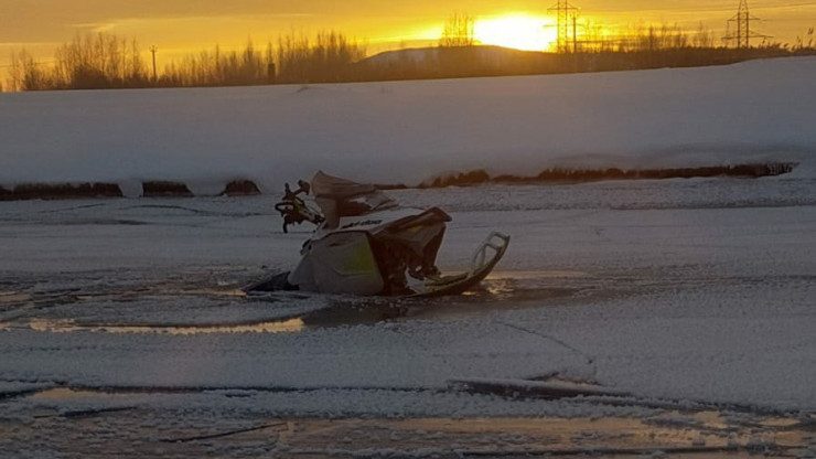 В Тверской области под лёд провалились два снегохода - новости ТИА