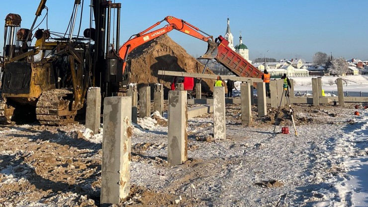 В Твери погрузили 113 свай для основания нового Речного вокзала: фото с объекта - новости ТИА