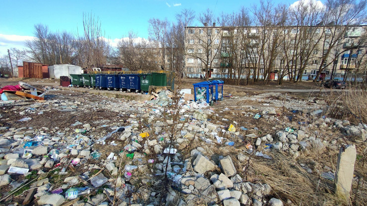 Жители Тверской области жалуются на состояние контейнерной площадки - новости ТИА