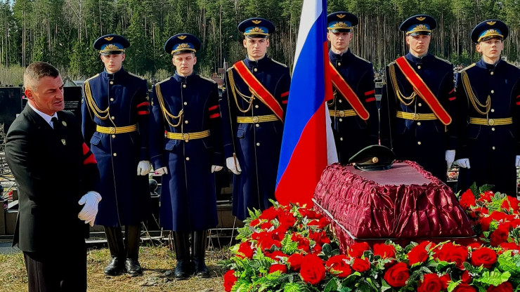 В Твери с воинскими почестями похоронили погибшего на СВО Алексея Беляева - новости ТИА