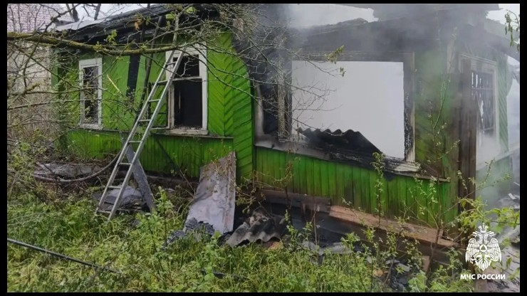 Дознаватели МЧС устанавливают причину пожара в "заброшке" Тверской области - новости ТИА