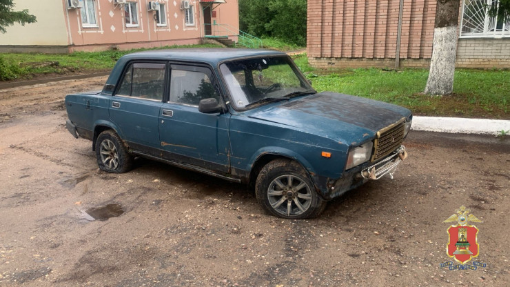 В Тверской области трое мужчин украли чужую машину, чтобы сдать её на металлолом - новости ТИА