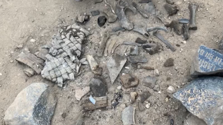 В Тверской области при коммунальных раскопках нашли старинную мостовую и надгробья - новости ТИА