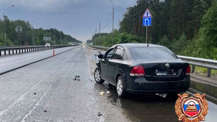 На трассе в Тверской области автомобиль врезался в отбойник, пострадала пассажирка - новости ТИА