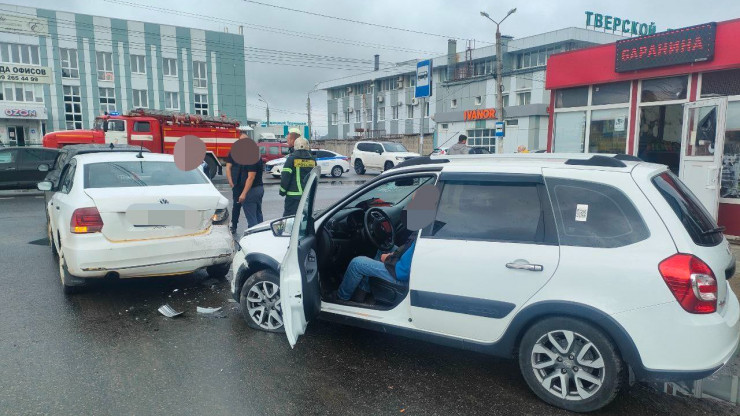 На Волоколамском шоссе в Твери пьяный водитель устроил тройное ДТП - новости ТИА