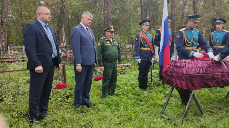 В Тверской области простились с сержантом, погибшем на СВО - новости ТИА