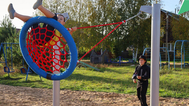 В посёлке Максатиха Тверской области установили новую детскую площадку - новости ТИА