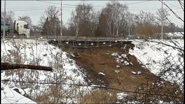 В Тверской области восстанавливают поврежденную часть тротуара в Зубцове - новости ТИА