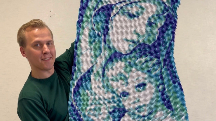 Волонтёр Николай Романенко создал картину с Марией и младенцем в технике оригами - новости ТИА