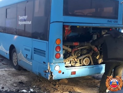 В Твери машина протаранила автобус и скрылась с места аварии - новости ТИА