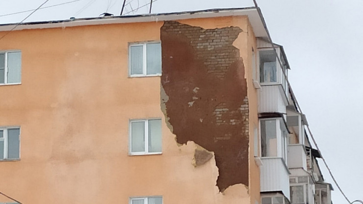 Во Ржеве обрушилась штукатурка отремонтированной многоэтажки - новости ТИА