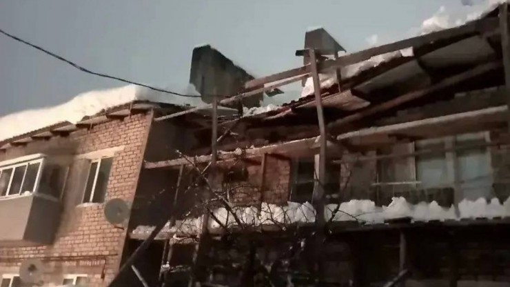В Тверской области в многоквартирном доме обрушилась крыша - новости ТИА