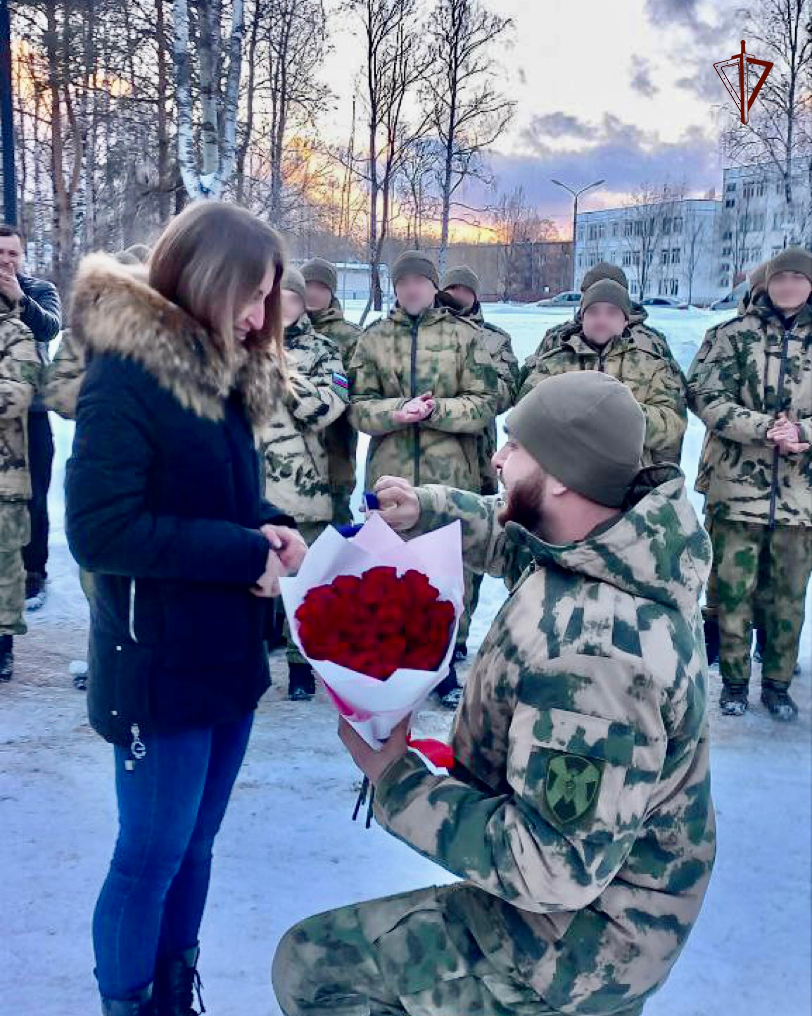 В Твери вернувшийся с СВО росгвардеец сделал предложение девушке на плацу |  14.03.2023 | Тверь - БезФормата