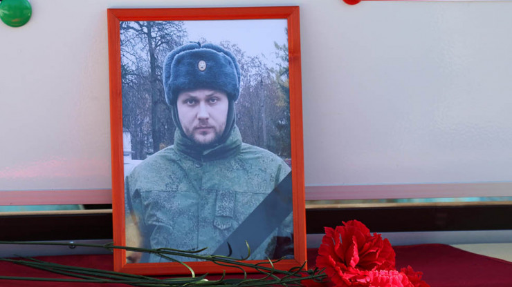 В школе в Удомле открыли мемориальную доску Александру Легуте - новости ТИА
