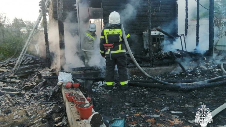 В Тверской области пожарные потушили дачный дом - новости ТИА