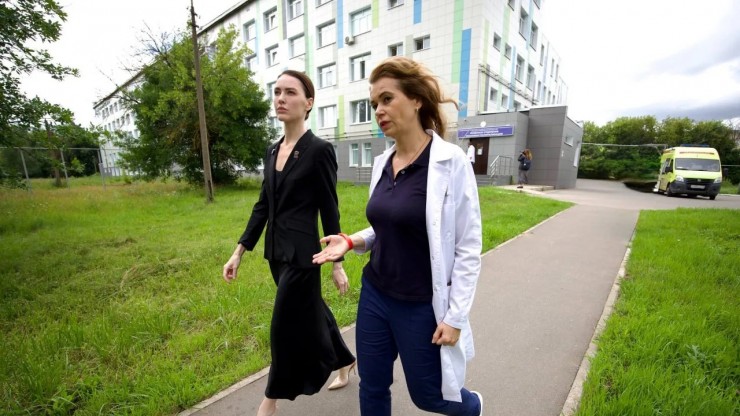 Депутат Госдумы Алёна Аршинова посетила городскую и областную больницы Твери - новости ТИА