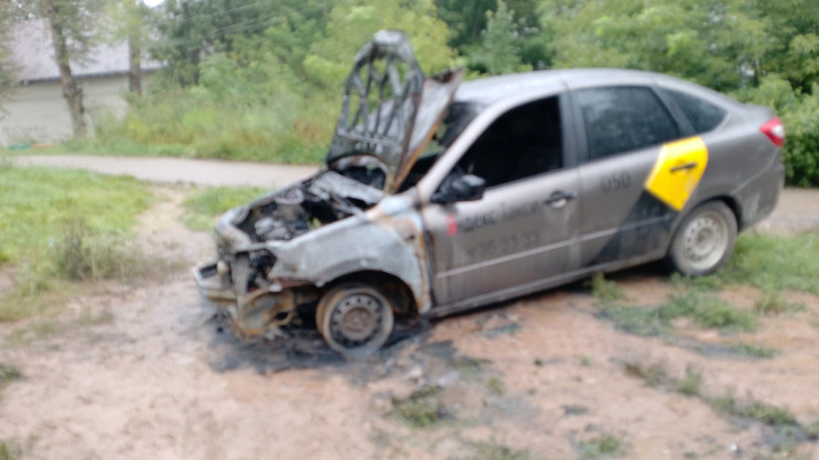 В Тверской области сгорел автомобиль Яндекс.Такси - новости ТИА