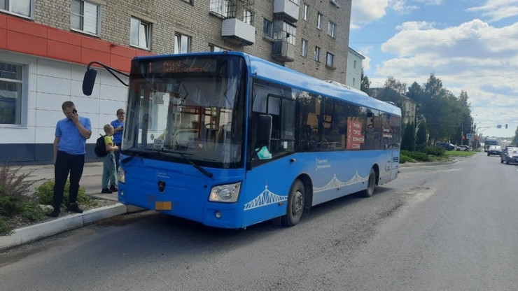 Во Ржеве пожилая женщина получила травмы, упав в автобусе - новости ТИА