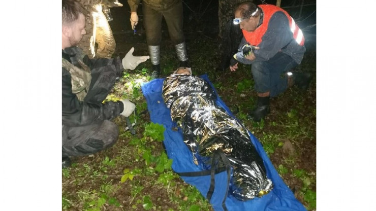 В Конакове заблудившуюся бабушку волонтеры выносили из леса на руках - новости ТИА