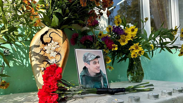 На колледже в Тверской области установили мемориальную доску погибшему на СВО - новости ТИА