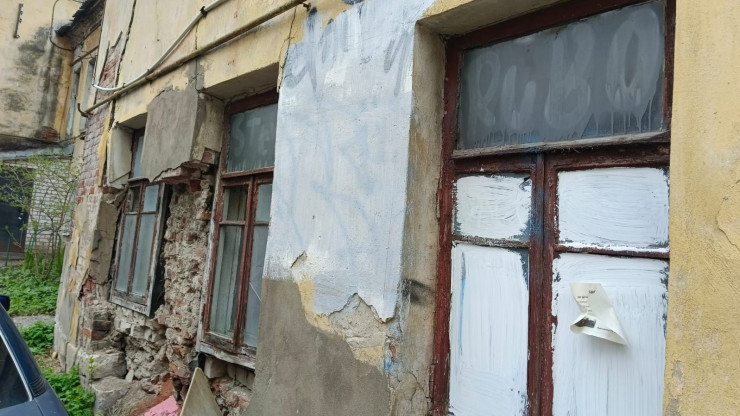 Капремонт кровли и фасада дома 2а по Пушкинской улице просрочили на 7 лет - новости ТИА