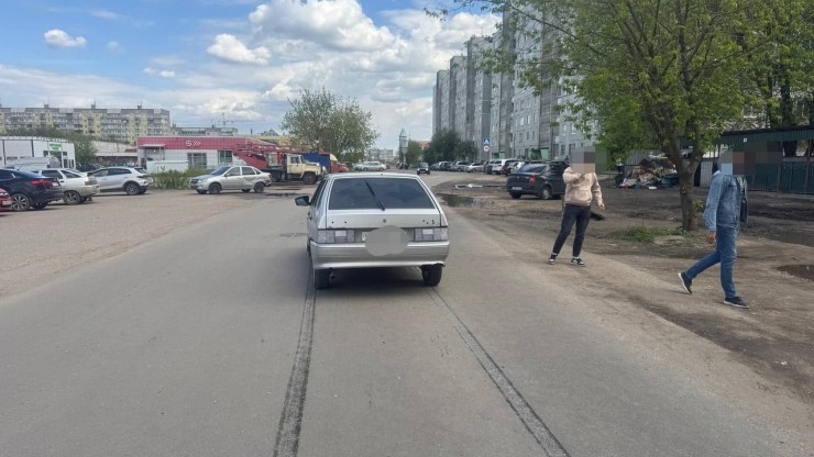 В Твери девочка перебегала дорогу и попала под колёса машины - новости ТИА