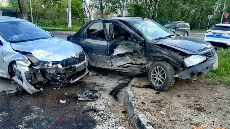 В Твери столкнулись два авто, водителя увезли на скорой - новости ТИА