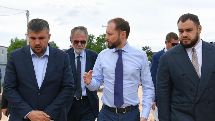 Виталий Королев проверил ход работ по водоснабжению в Ржевском округе - новости ТИА