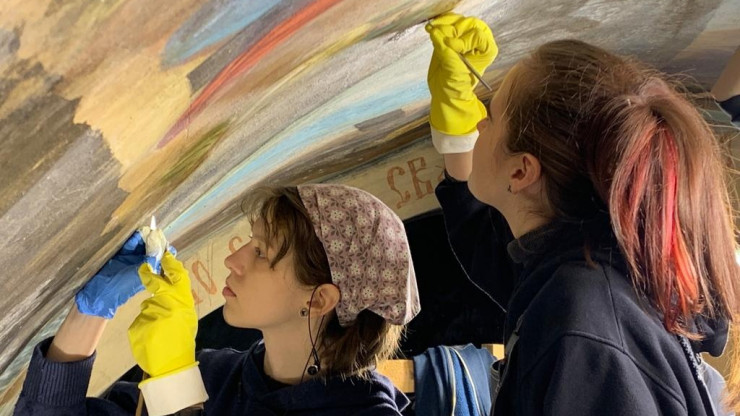 Студенты Строгановки восстанавливают росписи храма в Тверской области - новости ТИА