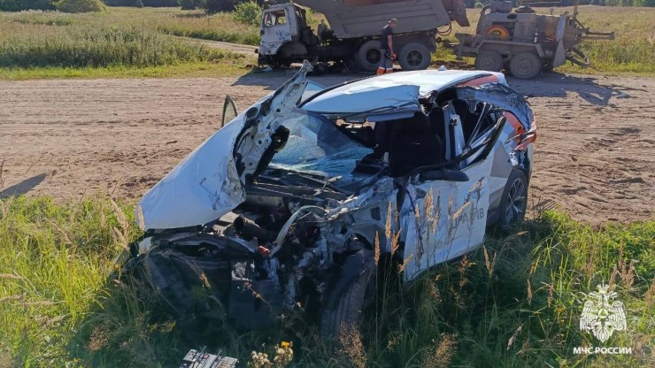 В Тверской области в серьезной аварии с Камазом пострадали четыре человека - новости ТИА