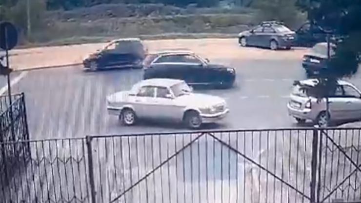 Появилось видео момента смертельной аварии в Твери на улице Дарвина - новости ТИА
