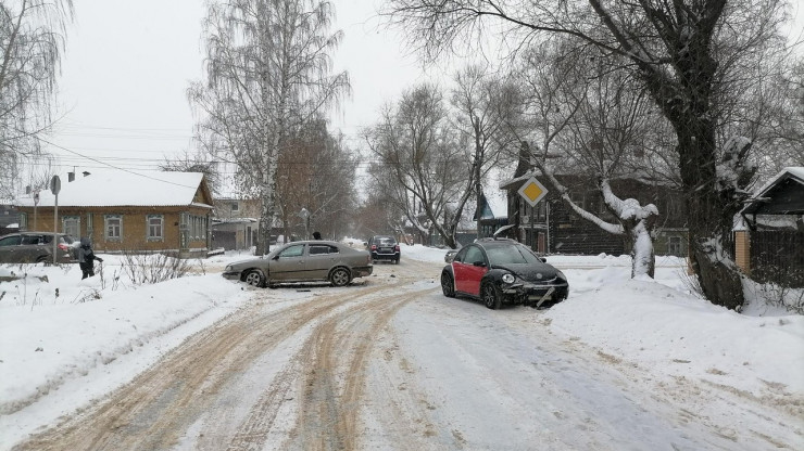 В Тверской области в ДТП на перекрёстке двое человек получили травмы - новости ТИА