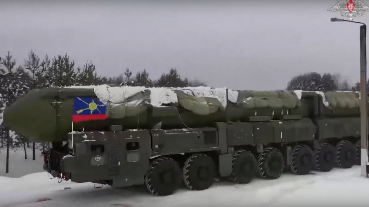 В Тверской области на боевое дежурство заступил ракетный полк мобильных "Ярсов" - новости ТИА