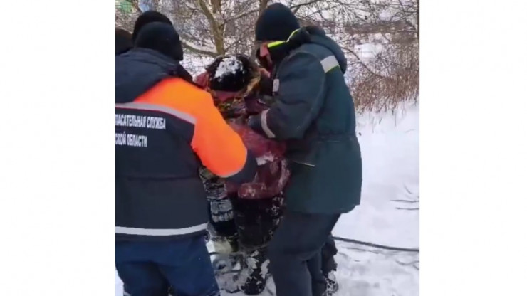 МЧС опубликовало видео спасения рыбака в Твери - новости ТИА