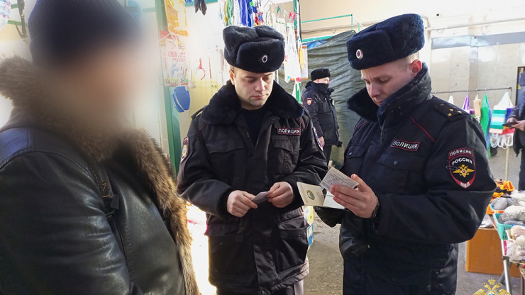 В Твери на Центральном рынке сотрудники полиции проверили 47 мигрантов - новости ТИА