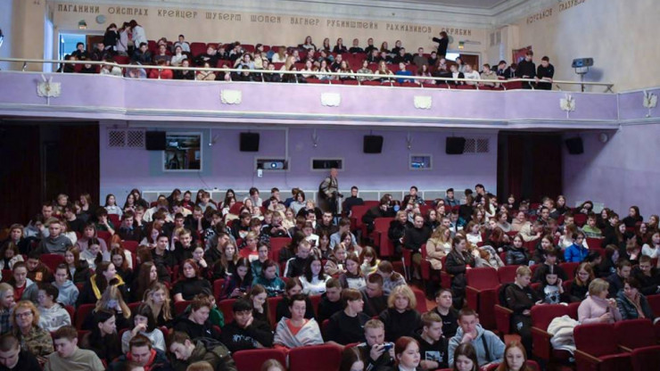В торжокском Доме культуры дети посмотрели фильм "Быть" - новости ТИА