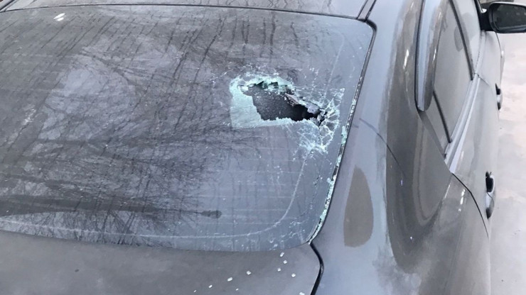 В Твери ночью у нескольких машин разбили стёкла - новости ТИА