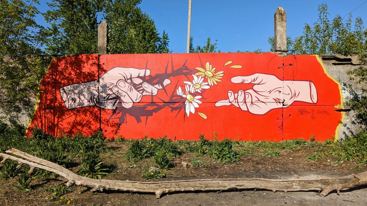 В Твери появилось граффити с терновым венцом - новости ТИА