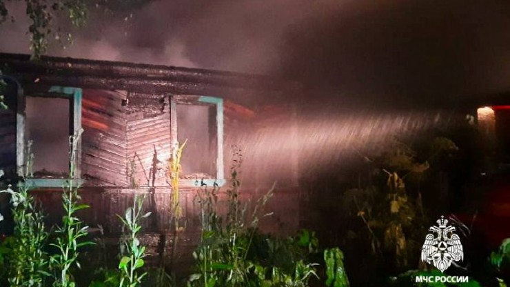 В Оленинском округе огнеборцы потушили пожар в заброшке - новости ТИА