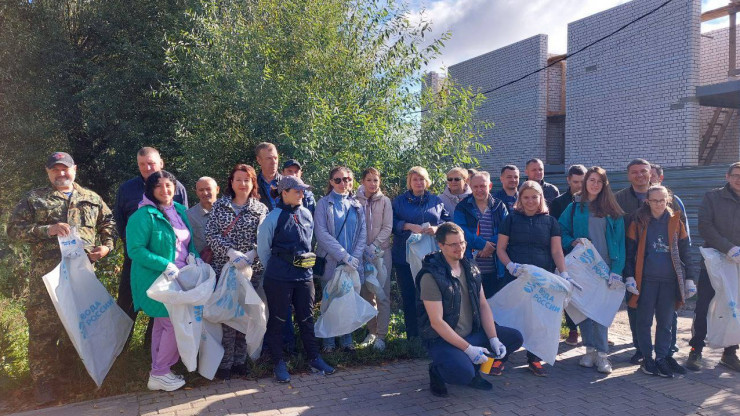 В Твери на берегах речки Соминки волонтеры собрали 200 кубометров мусора - новости ТИА