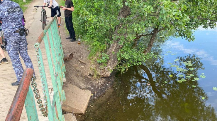 СУ СК и прокуратура работают на месте трагедии в Конаково, где утонул ребенок - новости ТИА