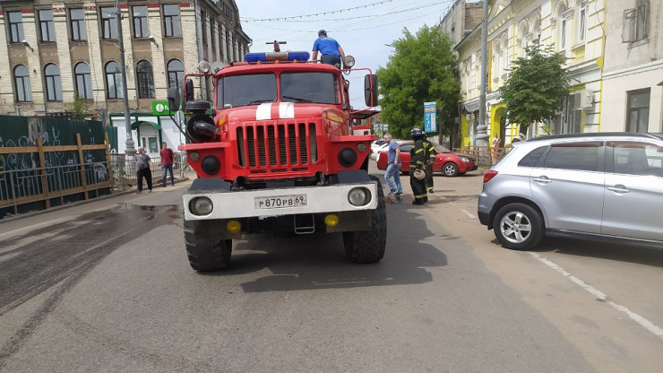В Тверской области жители вызвали пожарных, перепутав пыль с дымом - новости ТИА