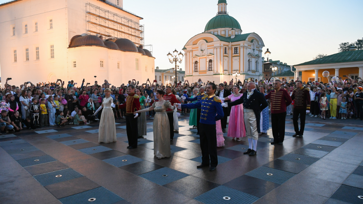 На Соборной площади в Твери запустили свето-музыкальное сопровождение фонтана - новости ТИА