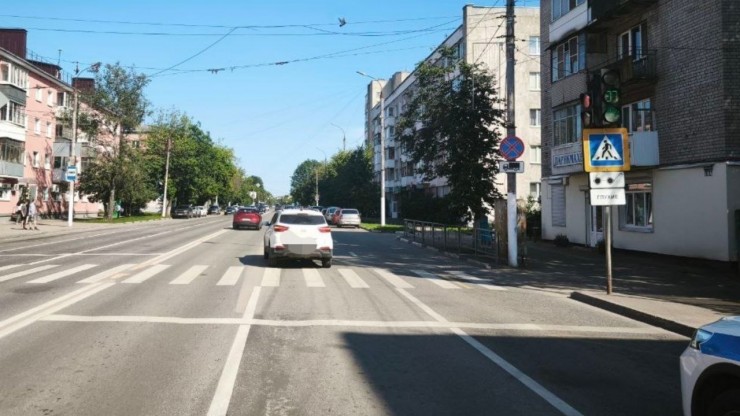 В Твери водитель хотела успеть завершить маневр и сбила девочку на "зебре" - новости ТИА