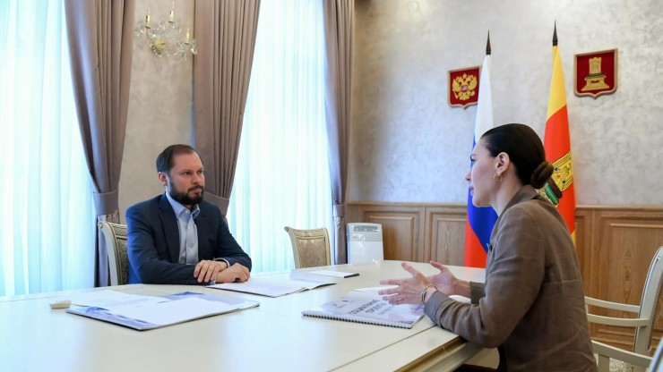 Виталий Королев и Алёна Аршинова обсудили реализацию новых инициатив в регионе - новости ТИА