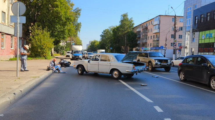 В Твери столкнулись мотоциклист и "Волга" - новости ТИА